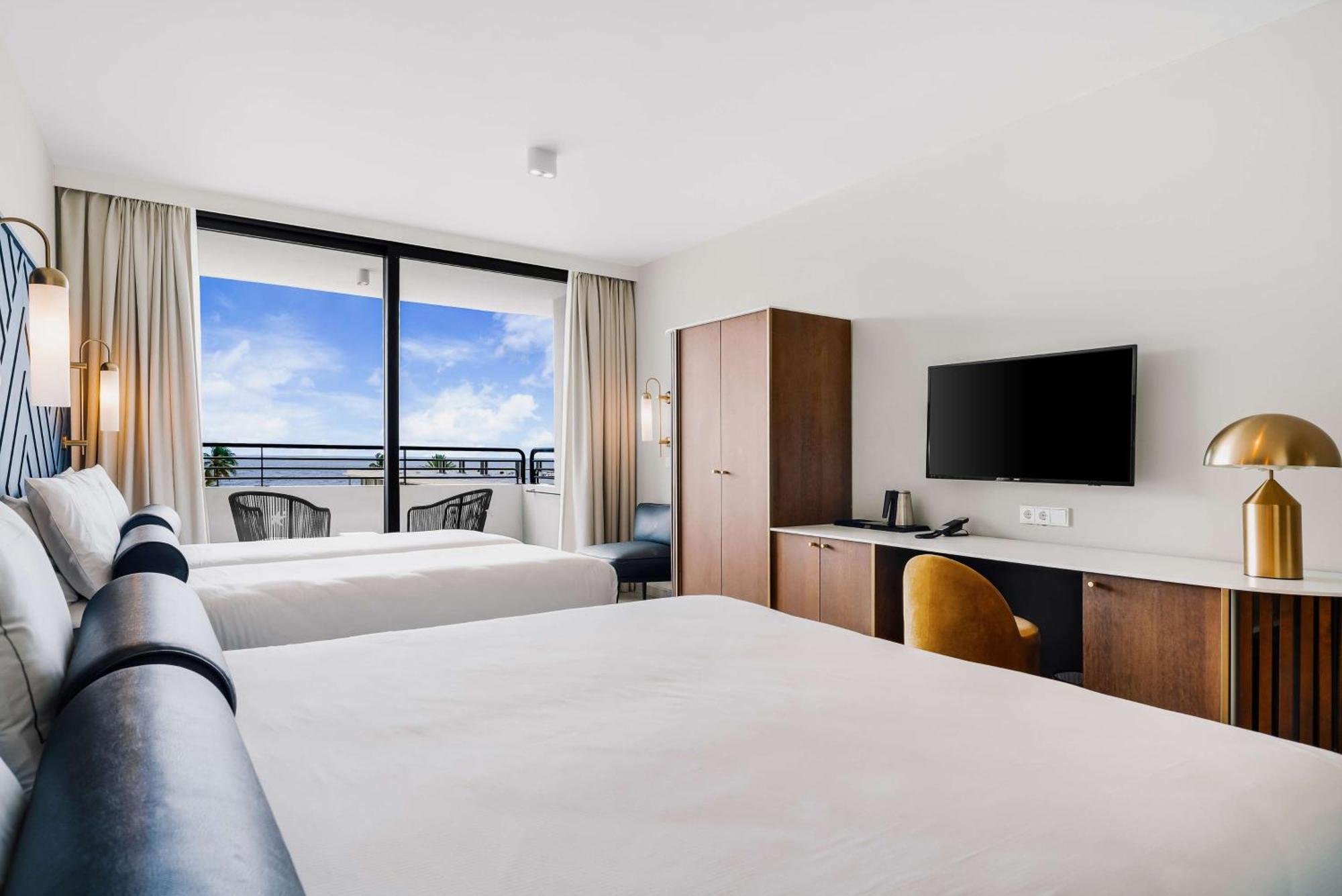 King Guest Room Two Single Beds Ocean View,1657209155:JPEG